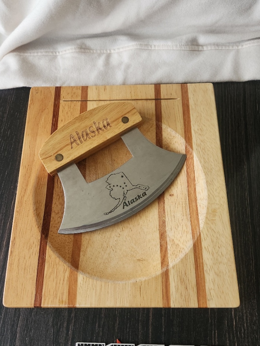 Ulu knife with chopping bowl. Built in ulu stand.
